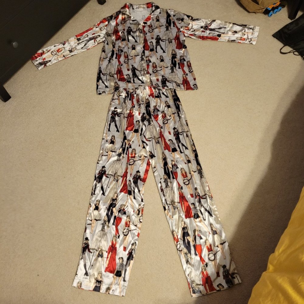 Taylor Swift pajama set, size S
